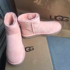 💯Authentic NIB UGGs Classic Mini Size 9